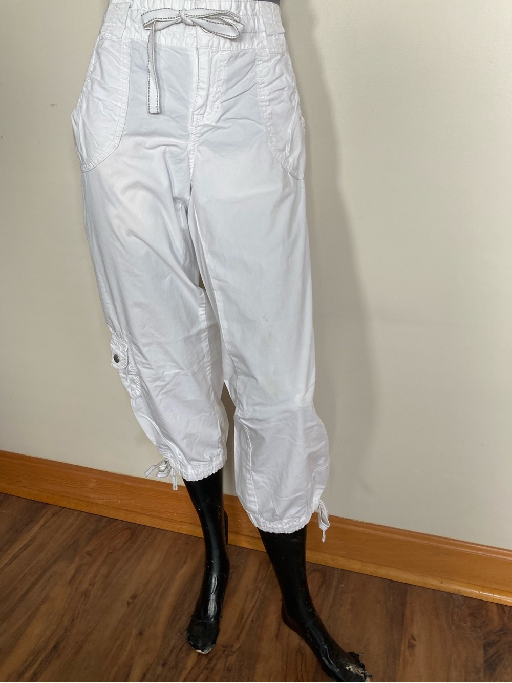 White Drawstring Capri Pants
Item # SScpc19